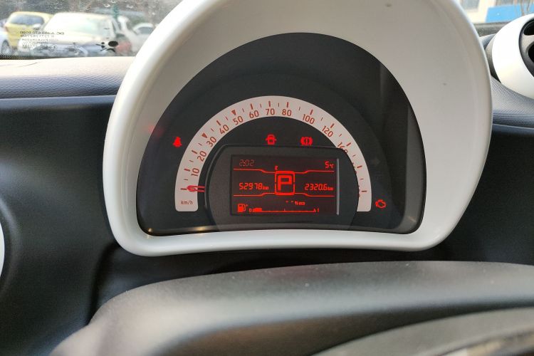 smart forfour 2016款 1.0L 52千瓦灵动版中控内饰14