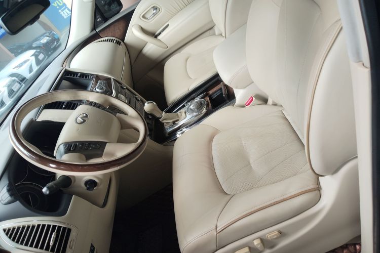 英菲尼迪QX80 2013款 5.6L 4WD局部细节19