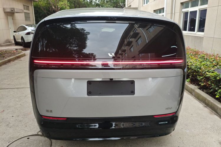 理想汽车 理想MEGA 2025款 Home 家庭特别版车身外观6004