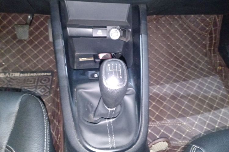 起亚 福瑞迪 2019款 1.6L 手动舒适版 国VI中控内饰18