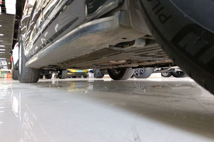 沃尔沃XC60 2018款 T5 四驱智逸版机舱底盘30