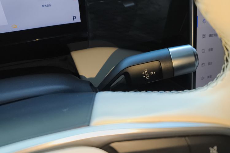 吉利银河 银河L7 2023款 1.5T 115km 星舰中控内饰18