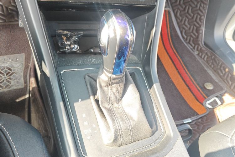 大众 2018款 途安L 280TSI DSG风尚版 7座 国V中控内饰18