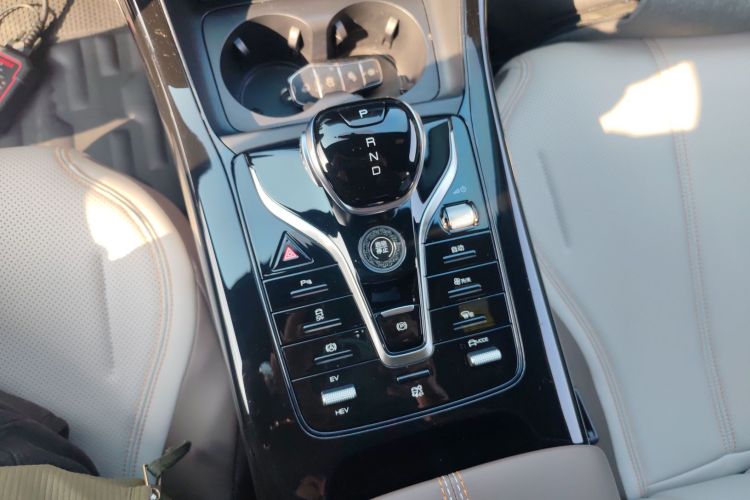 比亚迪 秦PLUS 2024款 荣耀版 DM-i 55KM领先型中控内饰18