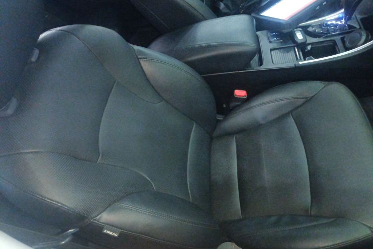 现代 索纳塔 2015款 经典 2.0L 自动豪华版局部细节41