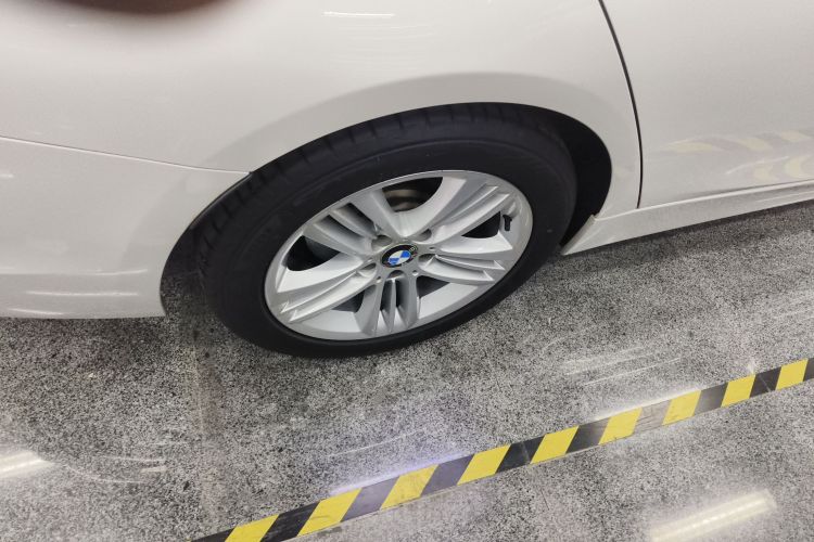 宝马3系 2017款 318i 时尚型车身外观6008