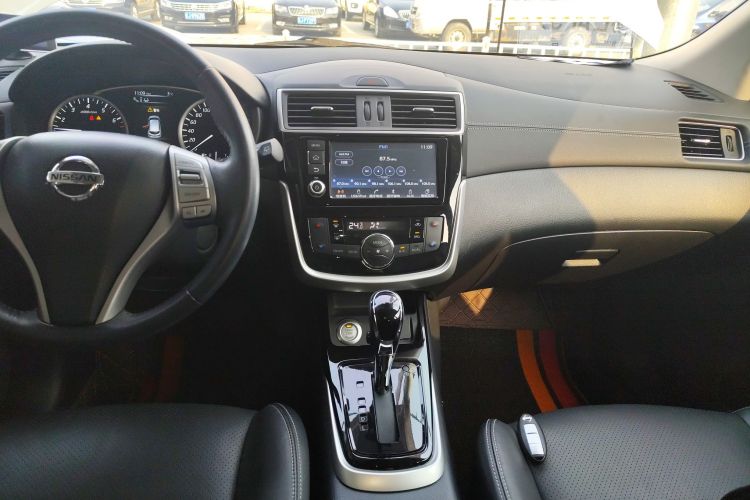 日产 骐达TIIDA 2016款 1.6L CVT智尊版中控内饰16