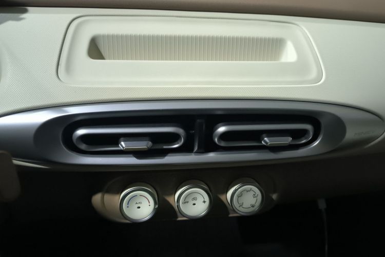 五菱汽车 宏光MINIEV 2025款 四门版 进阶款中控内饰16