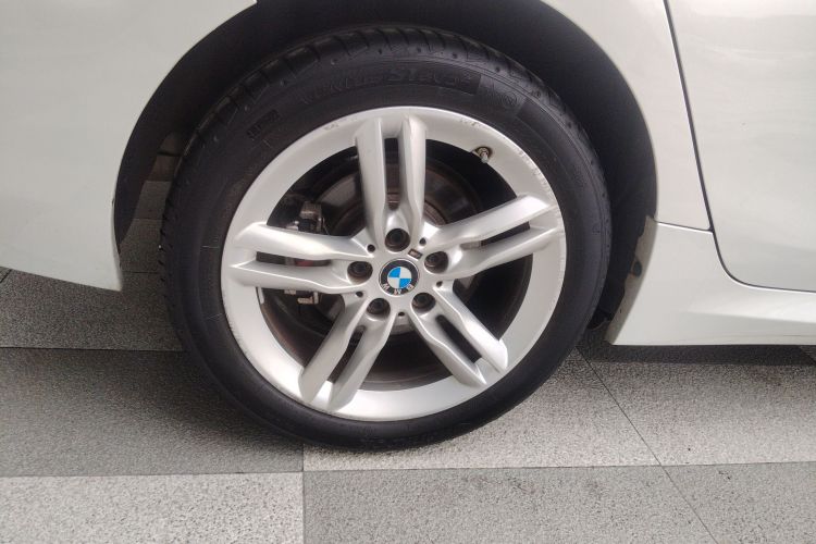 宝马1系 2022款 120i M运动曜夜版车身外观6008