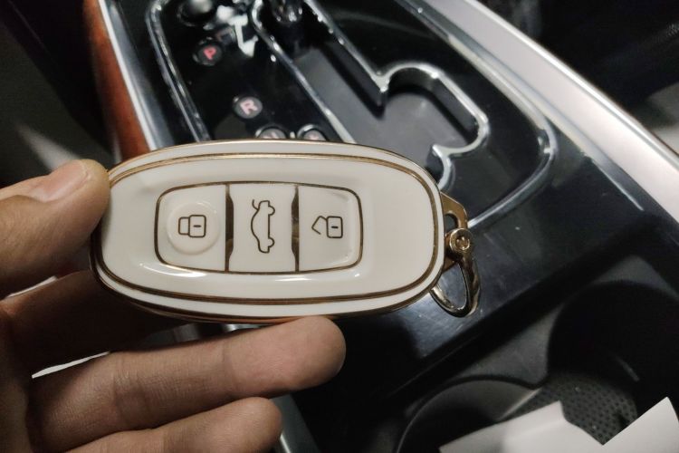 红旗H7 2015款 3.0L 豪华型中控内饰11