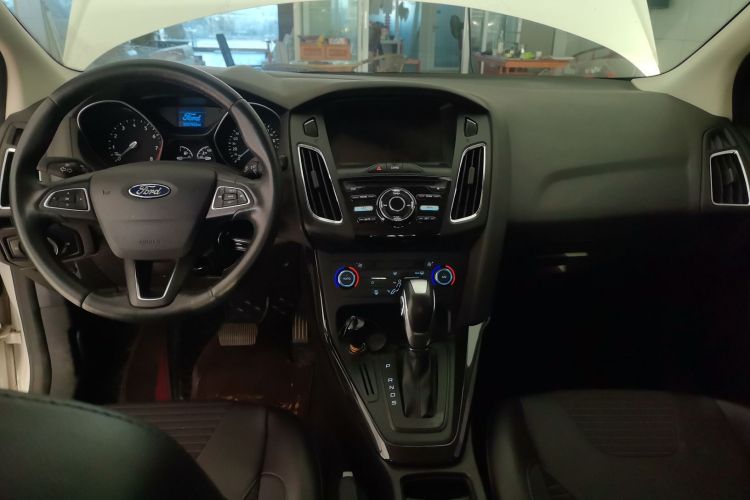 福特 福克斯 2017款 三厢 1.6L 自动风尚型智行版中控内饰12