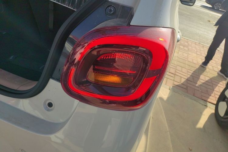 五菱汽车 宏光MINIEV 2025款 四门版 进阶款车身外观9