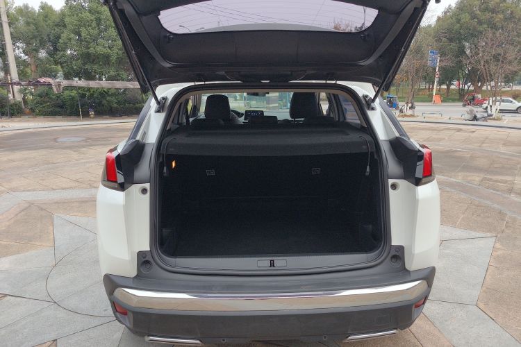 标致4008 2019款 350THP 尝先版机舱底盘23