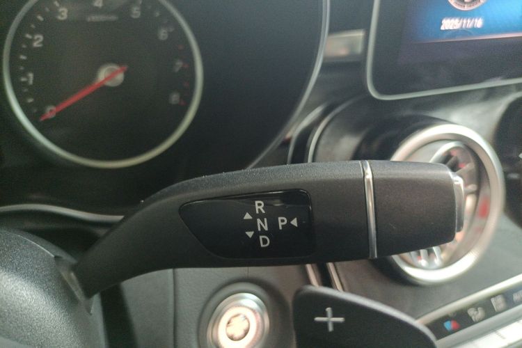 奔驰C级 2019款 C 260 L 运动版中控内饰18