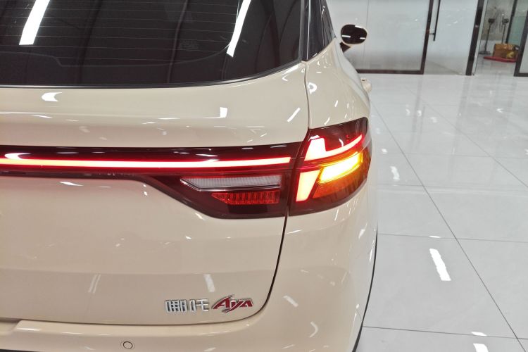 哪吒汽车 哪吒AYA 2023款 401 Lite车身外观9