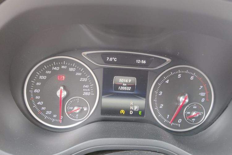 奔驰B级 2015款 B 200 时尚型中控内饰14