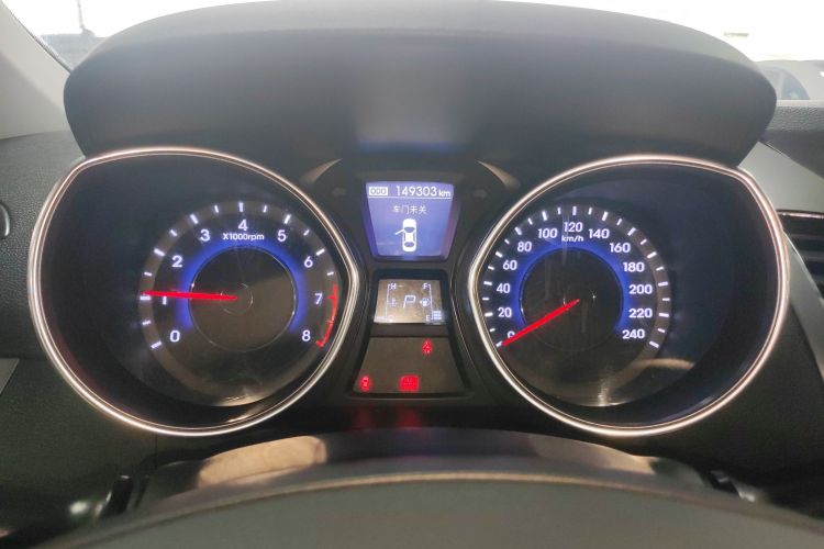 现代 朗动 2013款 1.6L 自动尊贵型中控内饰14