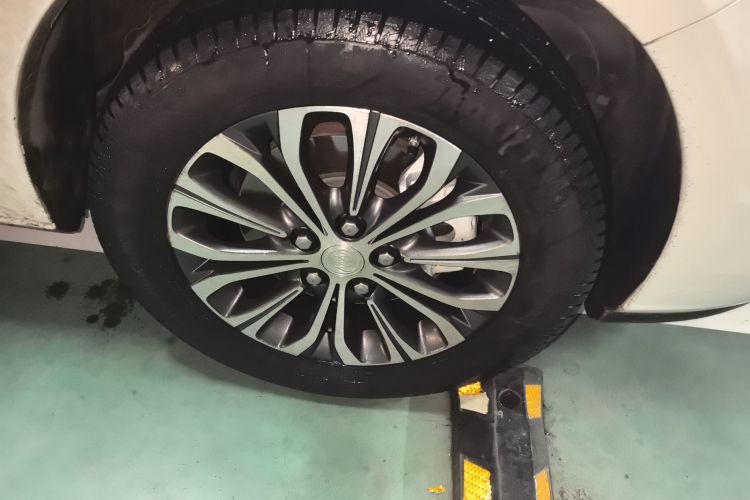 别克GL8 2021款 陆上公务舱 652T 舒适型车身外观10