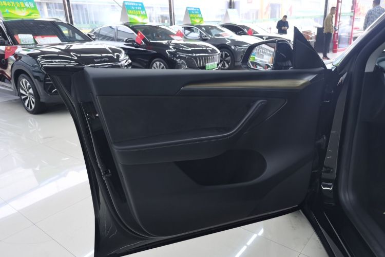特斯拉 Model Y 2022款 改款 后轮驱动版中控内饰47