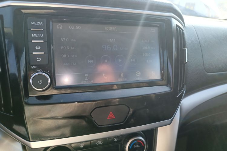 启辰T70 2016款 2.0L CVT睿趣版中控内饰16