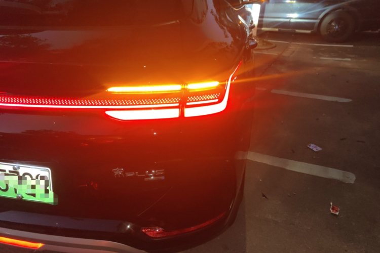 比亚迪 宋PLUS新能源 2025款 EV 智驾版 605km 旗舰型车身外观6006