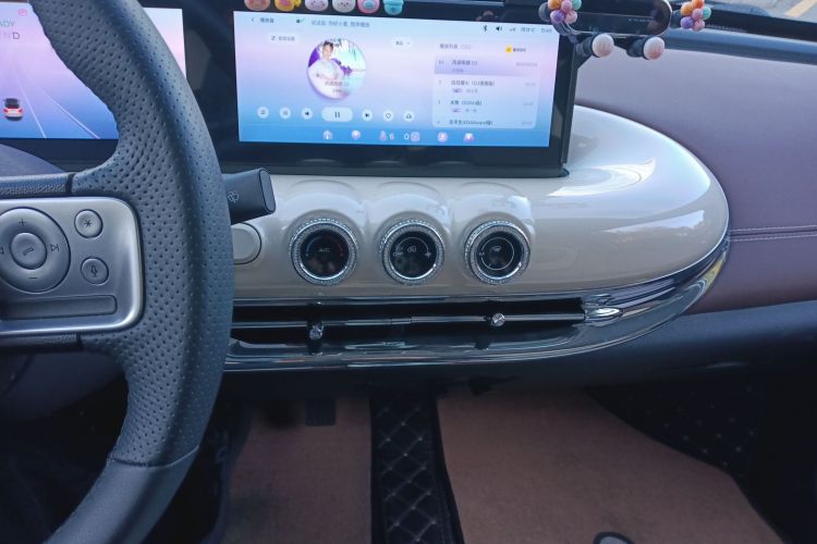 五菱汽车 五菱缤果 2023款 333km 灵犀互联+款中控内饰16