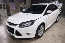 福特 福克斯 2012款 两厢 2.0L 手动豪华运动型