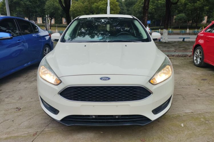 福特 福克斯 2018款 两厢经典 EcoBoost 125 自动超能风尚型智行版车身外观2