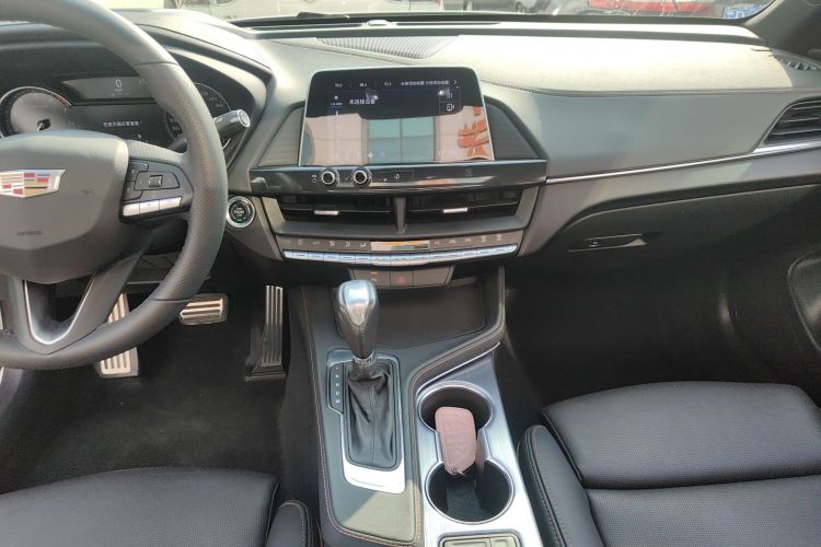 凯迪拉克CT4 2020款 28T 精英型中控内饰16