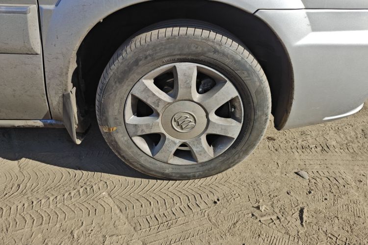 别克GL8 2006款 陆尊 3.0L CT 舒适版车身外观10