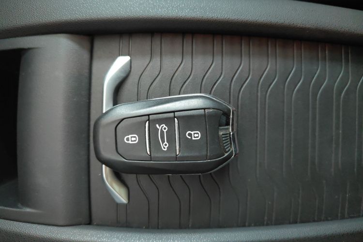 雪铁龙 C4 PICASSO 2015款 1.6T 时尚型 5座中控内饰11