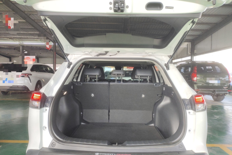 丰田 锋兰达 2022款 2.0L CVT豪华版机舱底盘23