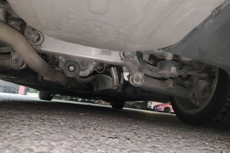 宝马5系 2014款 525Li 豪华设计套装局部细节9009