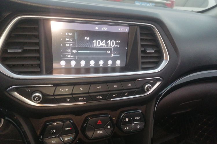 广汽传祺 传祺GS4 2015款 200T G-DCT豪华版中控内饰16