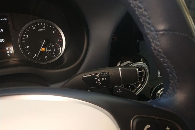 奔驰 威霆 2021款 2.0T 商务版 7座局部细节18