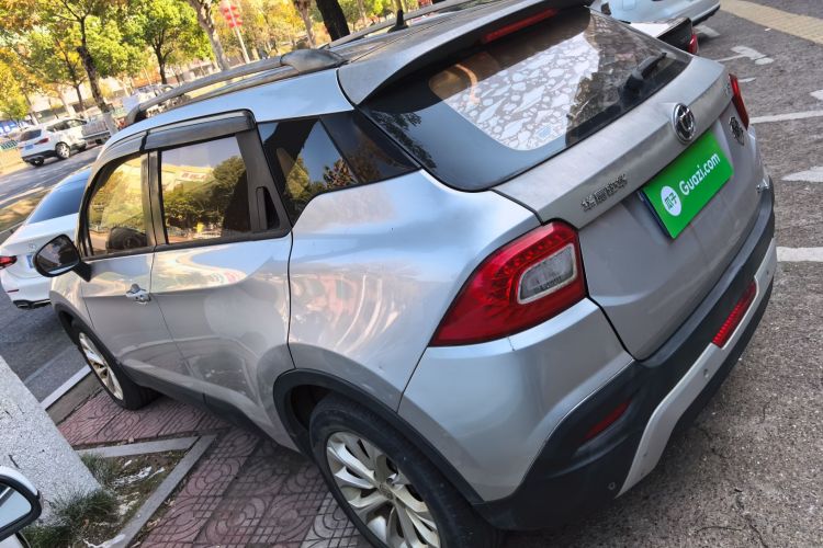 中华V3 2016款 1.5L 手动智能型车身外观6001