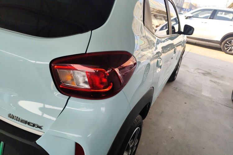 东风纳米EX1 2023款 PRO 轻风版闪电型车身外观9