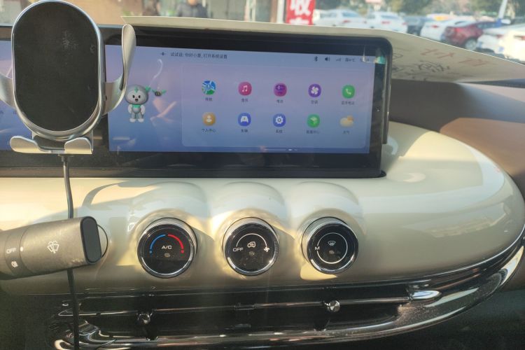 五菱汽车 五菱缤果 2023款 333km 灵犀互联+款中控内饰16