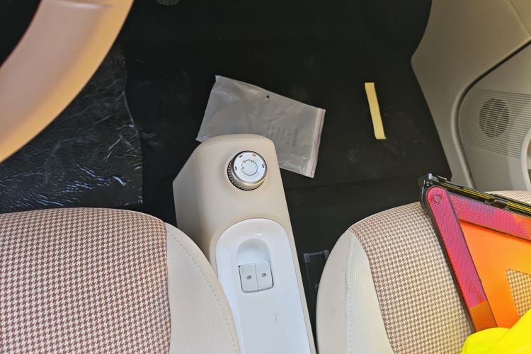 五菱汽车 宏光MINIEV 2024款 第三代 215km 青春版中控内饰18