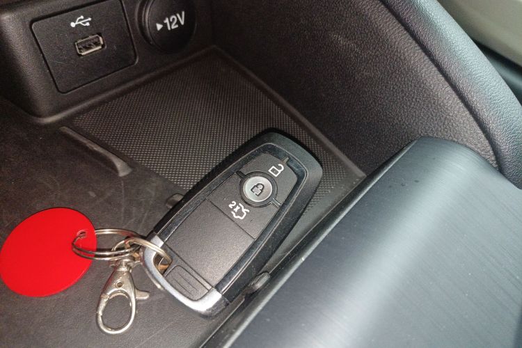 福特 福克斯 2021款 三厢 EcoBoost 180 自动锋潮型中控内饰11