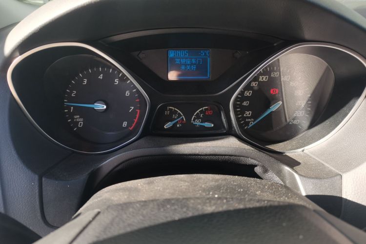 福特 福克斯 2012款 两厢 1.6L 自动风尚型中控内饰14