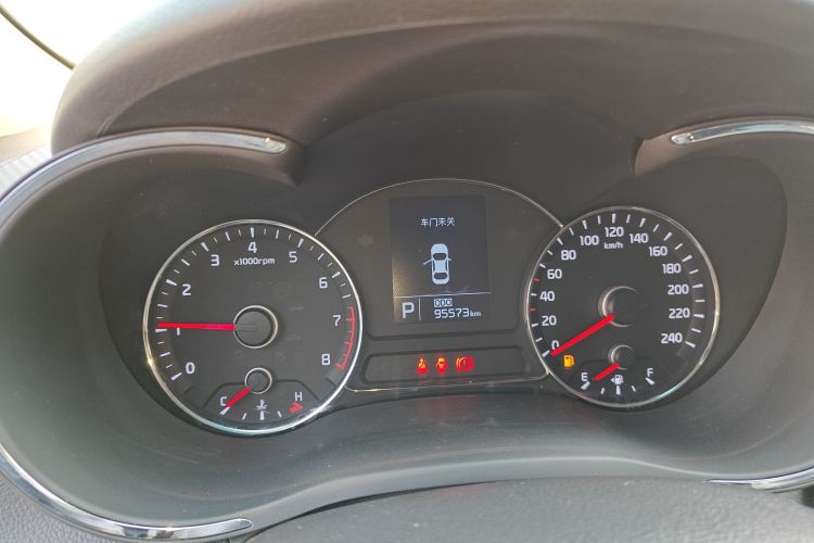 起亚K3S 2014款 1.6L 自动GLS中控内饰14