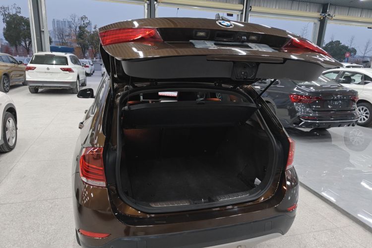 宝马X1 2014款 sDrive18i 时尚型机舱底盘23