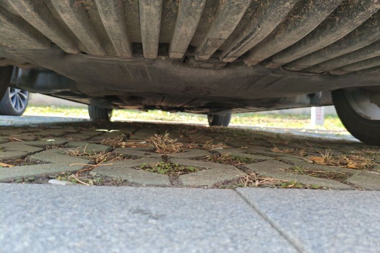 奔驰E级 2019款 E 300 L 运动时尚型局部细节9008