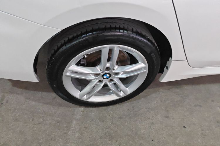 宝马1系 2021款 改款 120i M运动曜夜版车身外观6008