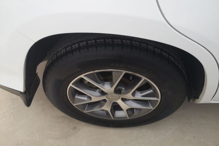 比亚迪 宋 2018款 1.5TID 自动智联尊贵型车身外观6008