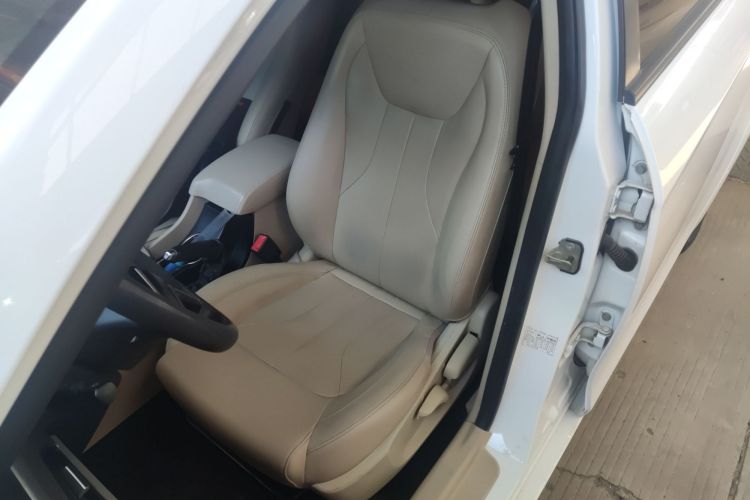 吉利汽车 帝豪 2017款 三厢百万款 1.5L 手动豪华型中控内饰19