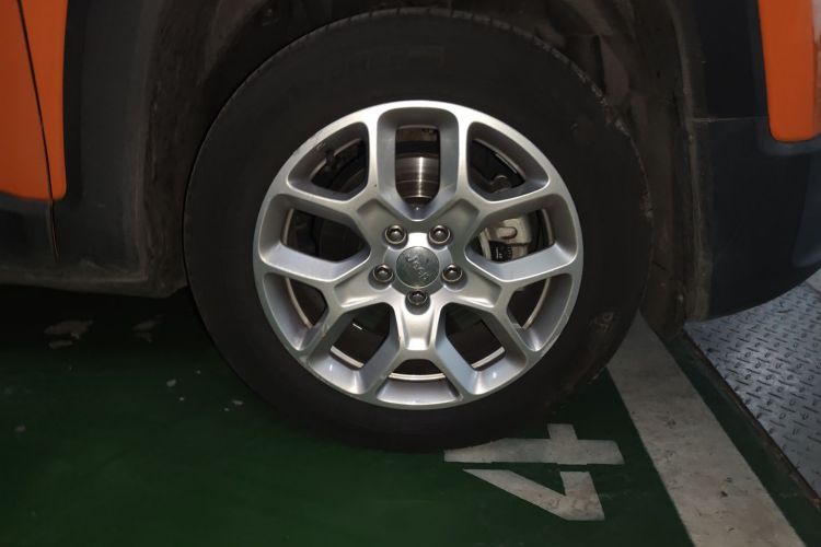 Jeep 自由侠 2017款 180T 自动高能版车身外观10