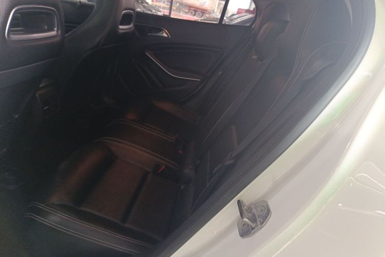 奔驰GLA 2018款 GLA 200 时尚型中控内饰21