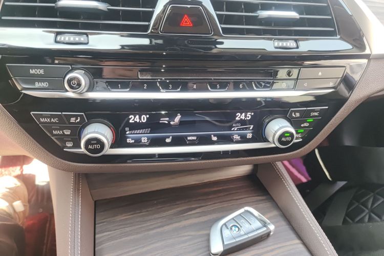 宝马5系 2018款 530Li 尊享型 豪华套装中控内饰16